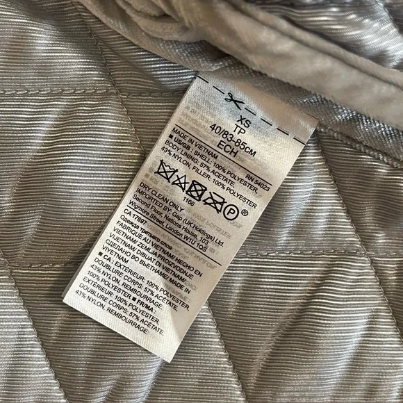 Banana Republic | Quilted Vest | Velvet Bow Detail & Trim - Picture 9 of 14